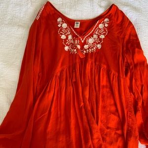 Maternity tunic with bell elastic sleeves